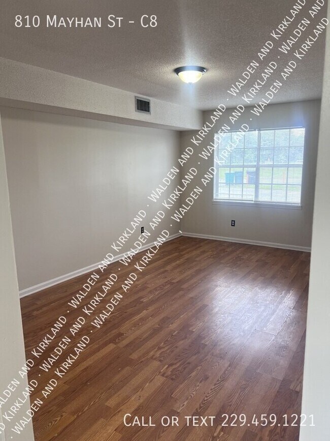 Building Photo - 810 Mayhan St