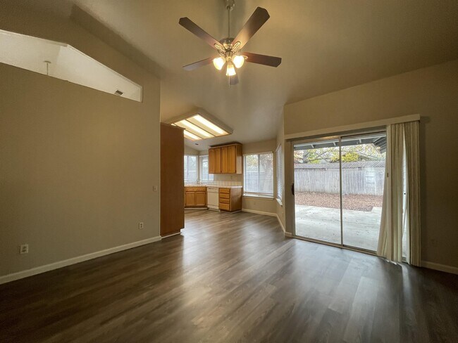 Building Photo - 13 Capshaw Ct