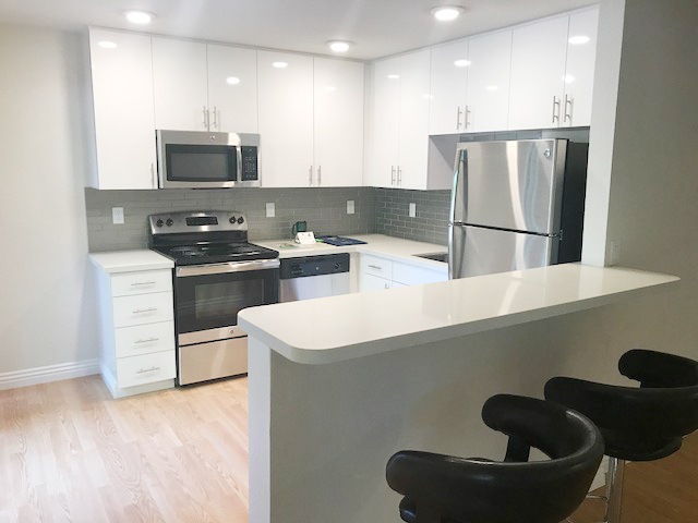 Quartz Counters w/ Stainless Steel Appliances - Glenbrook Apartments