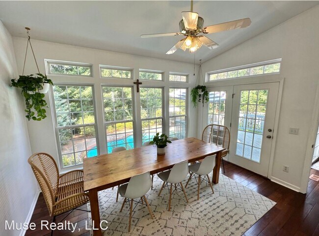 Foto del edificio - 4 br, 2.5 bath House - 103 Bubbling Creek ...