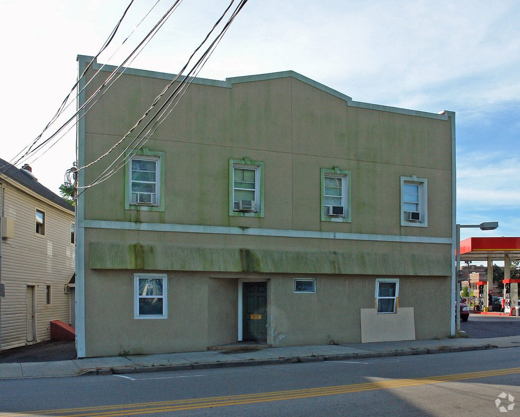 Primary Photo - 260 W Main St