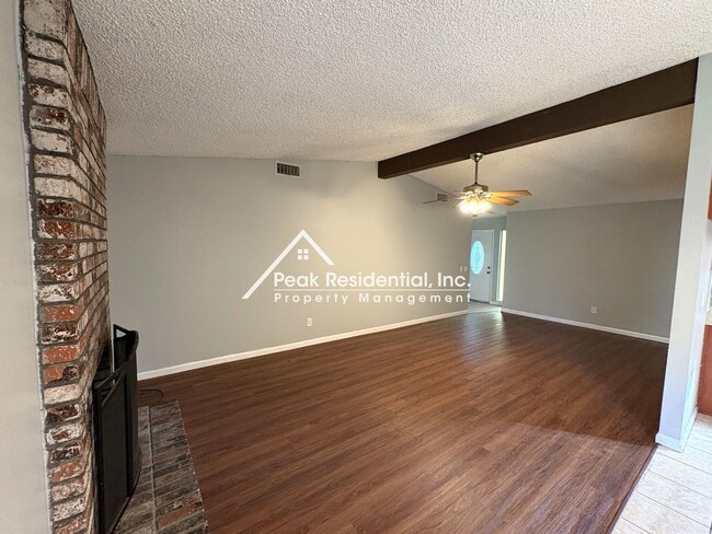 Building Photo - Cute Florin Area 3bd/2ba House with 2 Car Garage and RV access!