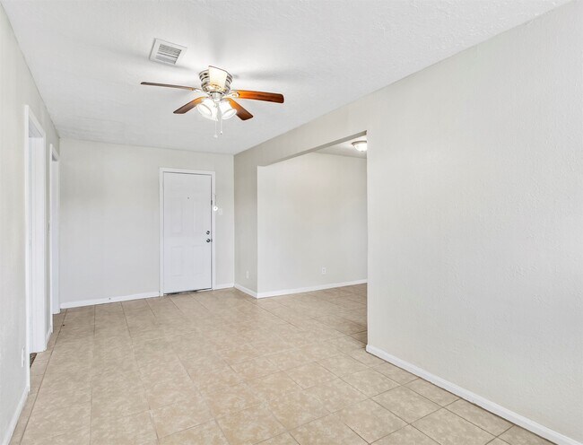 Building Photo - 303 Brown Dr