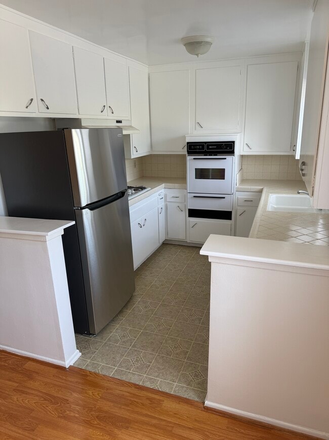 Unit 4 - 4444 Whitsett Ave