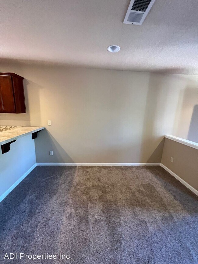 Building Photo - 3 br, 2.5 bath House - 20908 SW Edgemont S...