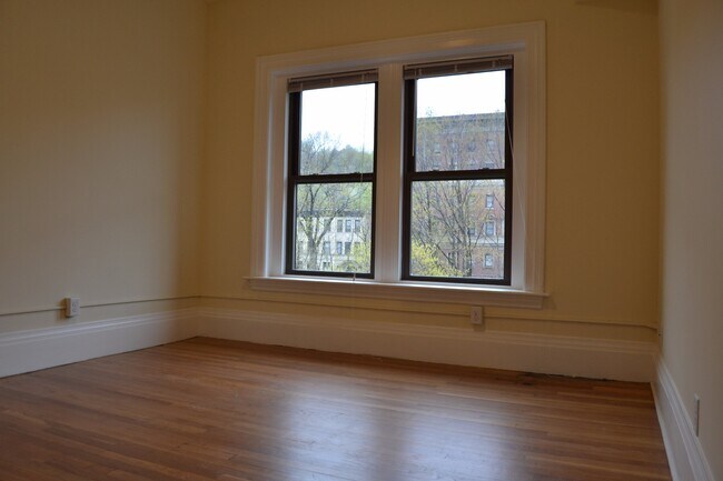 Foto del edificio - 1463 Beacon St