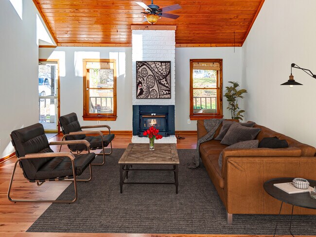 Foto del edificio - 311 Glen Bonnie Ln