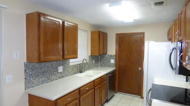 Foto del edificio - 3 bedroom in Jacksonville FL 32210
