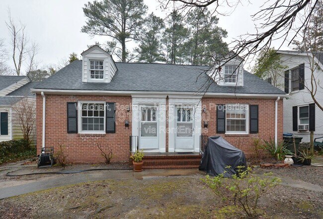 Building Photo - 2602 Vineyard St
