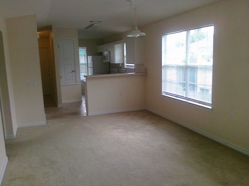 Building Photo - Charming 2 Bedroom Cottage