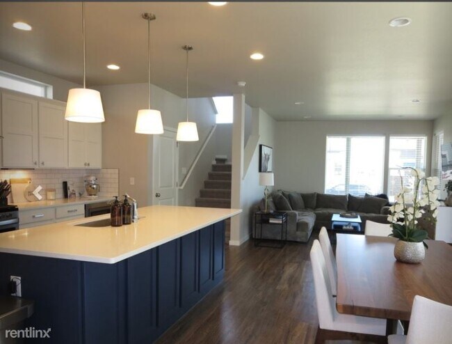 Foto del edificio - 3 br, 2.5 bath House - 2908 Comet St