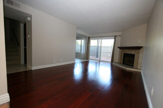 Building Photo - 3290 Caminito Ameca