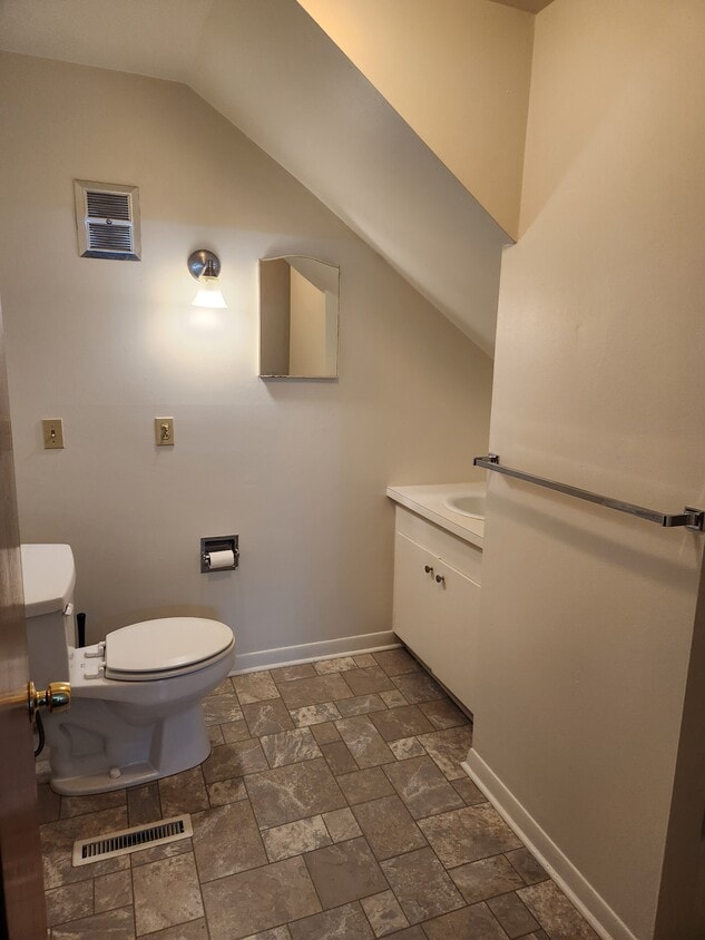 Bathroom - 319 N Hamilton St