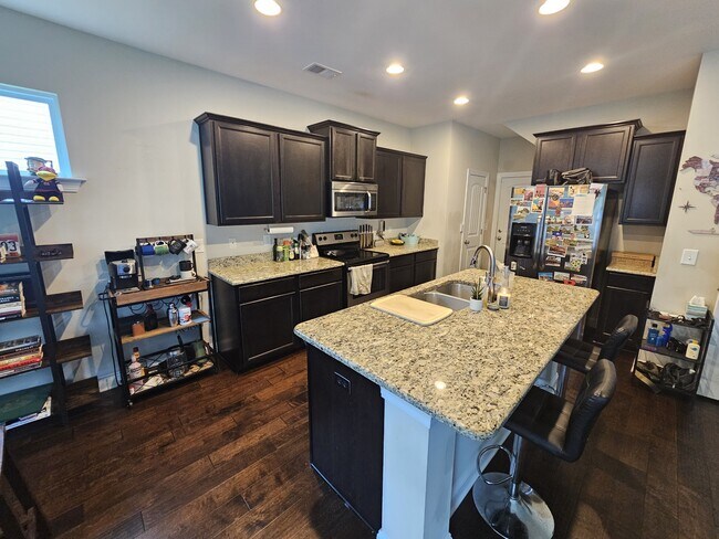 Foto del edificio - 124 Harvest Glen Ln