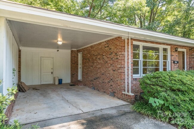 Building Photo - 427 Scaleybark Rd