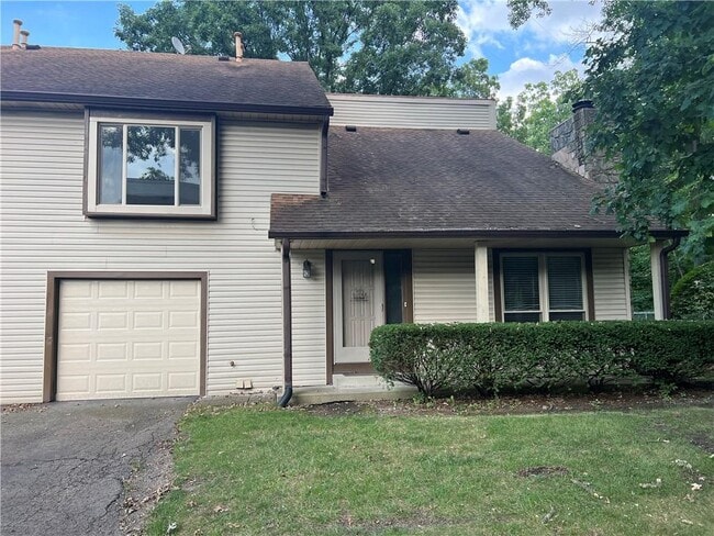 Building Photo - 2511 Hideaway S Dr