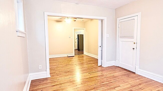 Building Photo - 4967 Lindenwood Ave