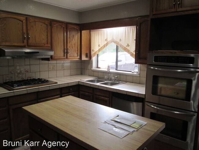 Building Photo - 3 br, 2 bath House - 3500 Georgia St. NE