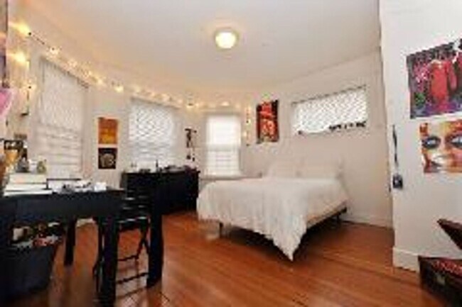 Building Photo - BU West Campus - Renovated Allston 4 Bed on Gardner St for September 1st, 2026
