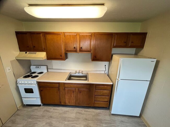 Building Photo - 2143 St Johns Pl