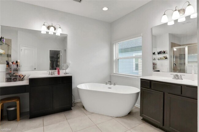 Building Photo - 3 br, 2 bath House - 3115 Firethorn Avenue