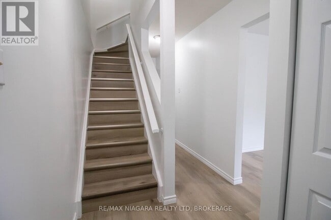 Building Photo - 195 Denistoun St