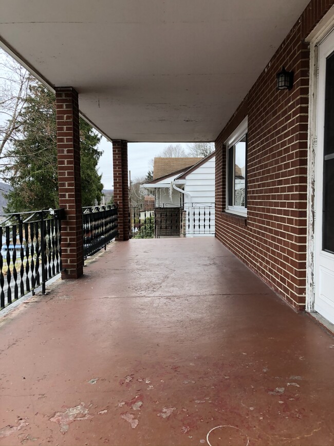Building Photo - 413 Yeoman St
