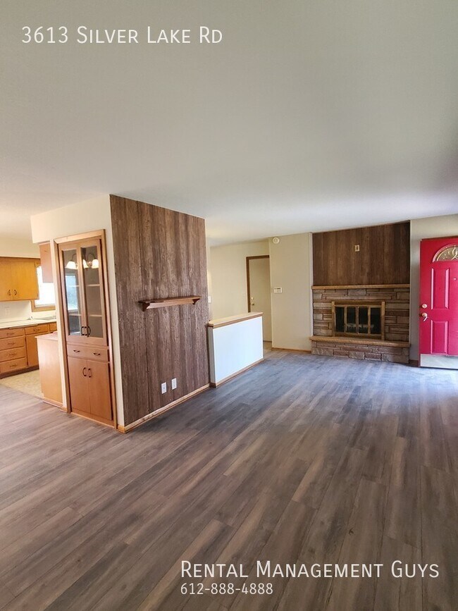 Stunning 4 Bedroom 2 bath Home! Garage and... House for Rent in Saint