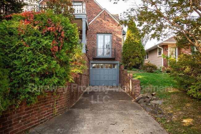 Foto del edificio - 319 N Newton Lake Dr
