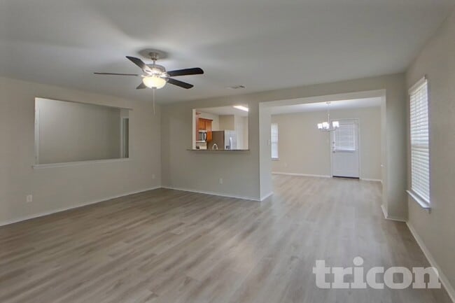 Building Photo - 5423 Sabine Ln