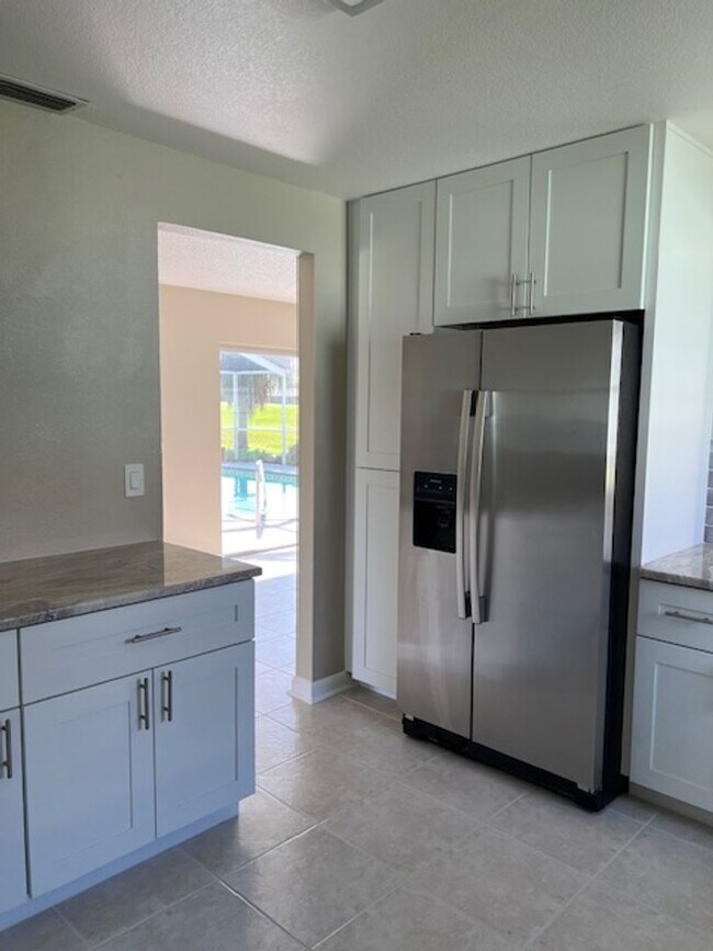 Building Photo - *Annual* 3 bedroom, 2 bath, Spacious Pool ...