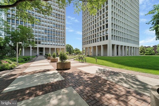 Building Photo - 210 Locust St