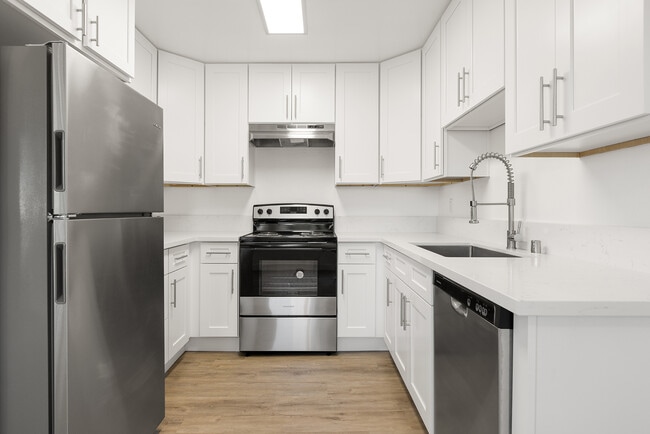 Crea comidas y recuerdos en tu cocina moderna. - Park Apartments