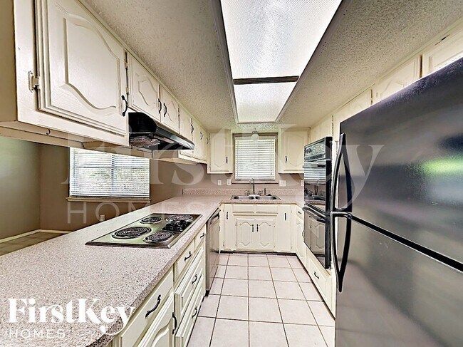 Foto del edificio - 3000 Laurel Ln