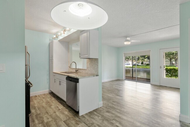 Foto del edificio - 6479 Chasewood Dr