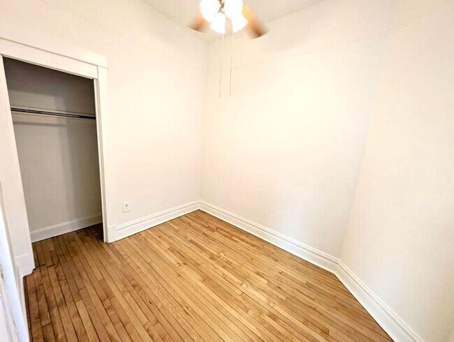 Building Photo - 2303 S Oakley Ave