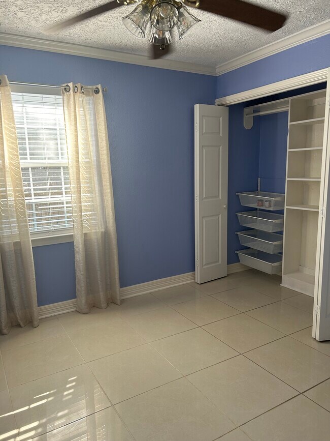 Foto del edificio - 7801 Pruitt Dr