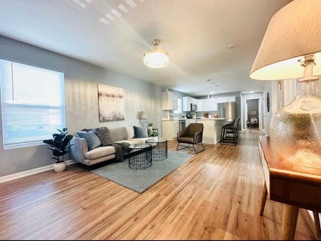 Living space( furniture not included) - 4916 Mecca St