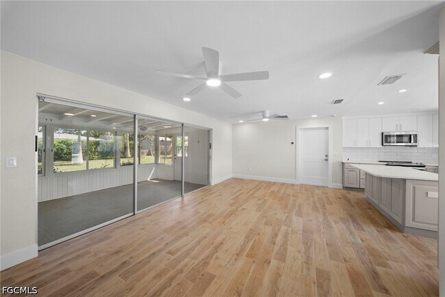 Building Photo - 1039 El Mar Ave