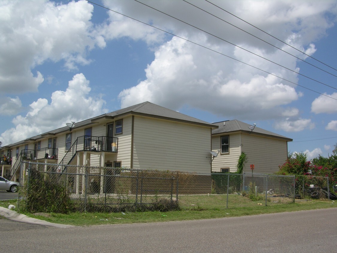 Primary Photo - St Francis Apartments