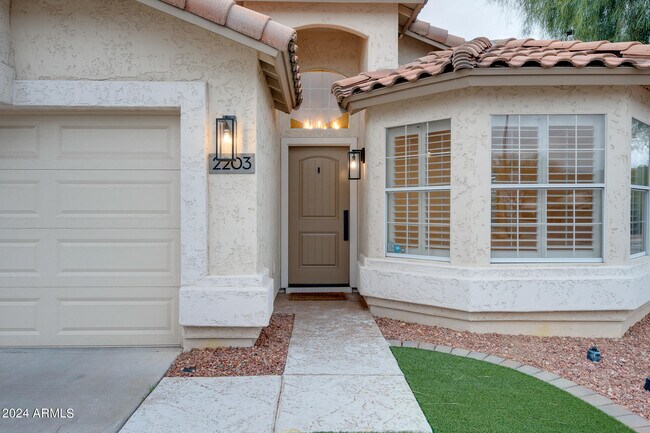 Foto del edificio - 2203 E Crest Ln