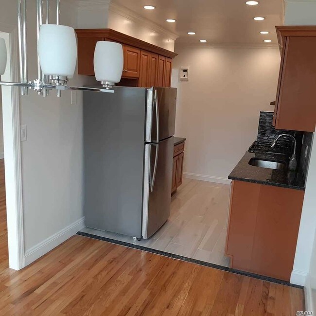 Foto del edificio - 41-15 Ditmars Blvd