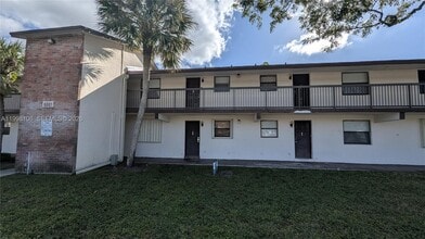 Building Photo - 6001 Shaker Wood Cir
