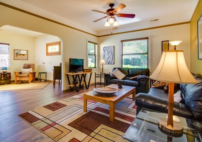 Foto del edificio - 355 1st St E