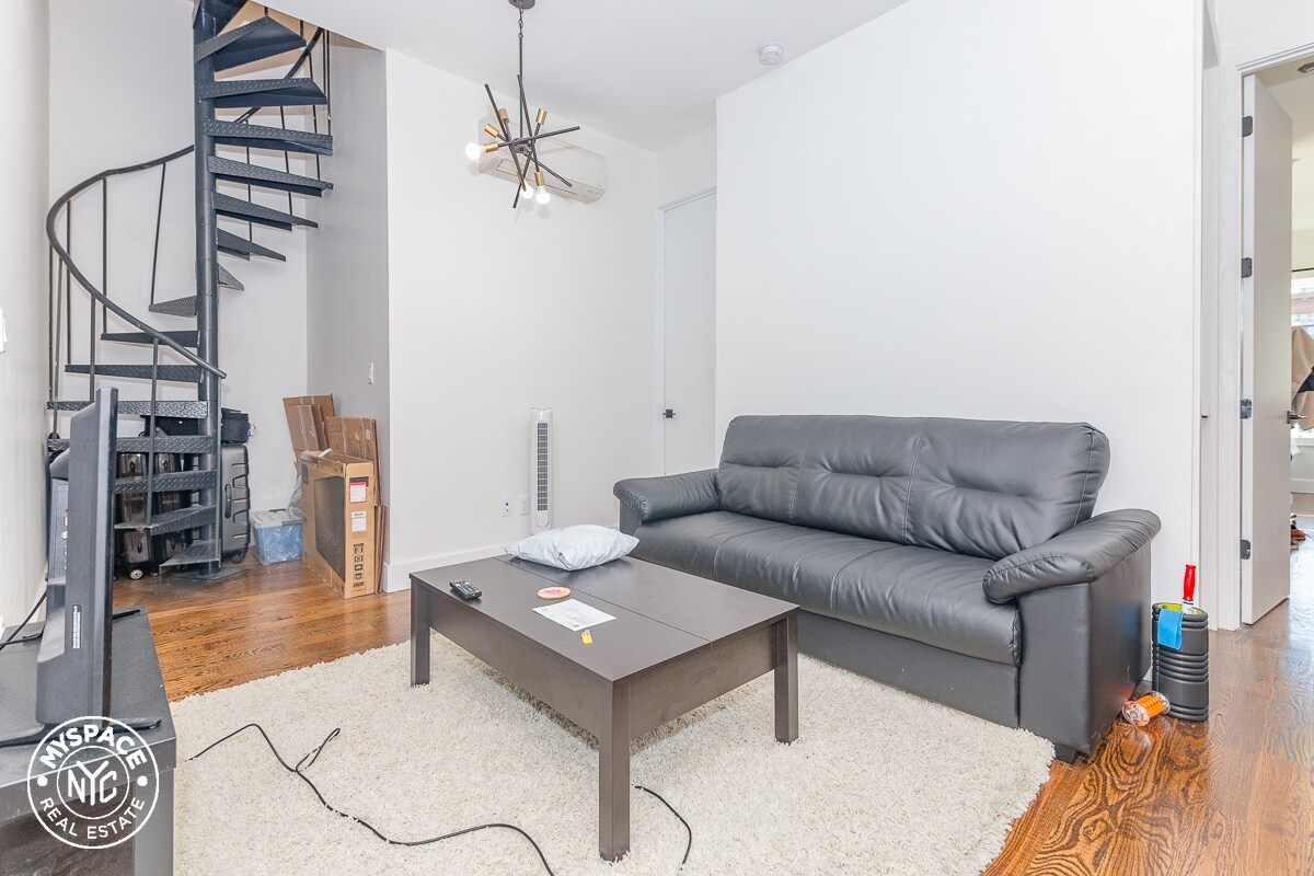 Primary Photo - 187 Johnson Ave