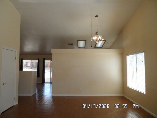 Foto del edificio - 3 Bedrooms, 2 Bathrooms, approx. 1392 sq. ft., 2 Car Garage, Covered Patio, Fenced, Play house,