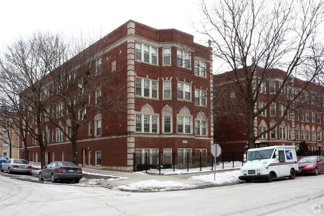 Primary Photo - 6129-6143 N Hoyne Ave