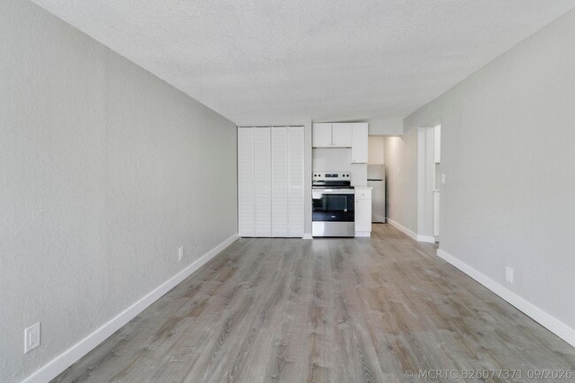 Building Photo - 711 4th Ave S