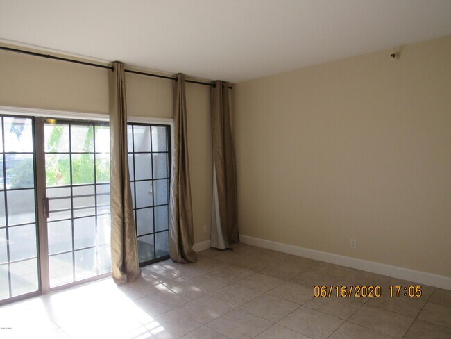 Foto del edificio - 8020 E Thomas Rd