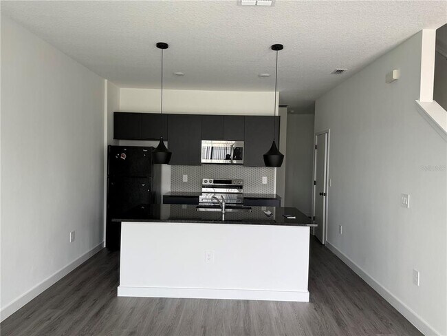 Building Photo - 3213 Energy Dr